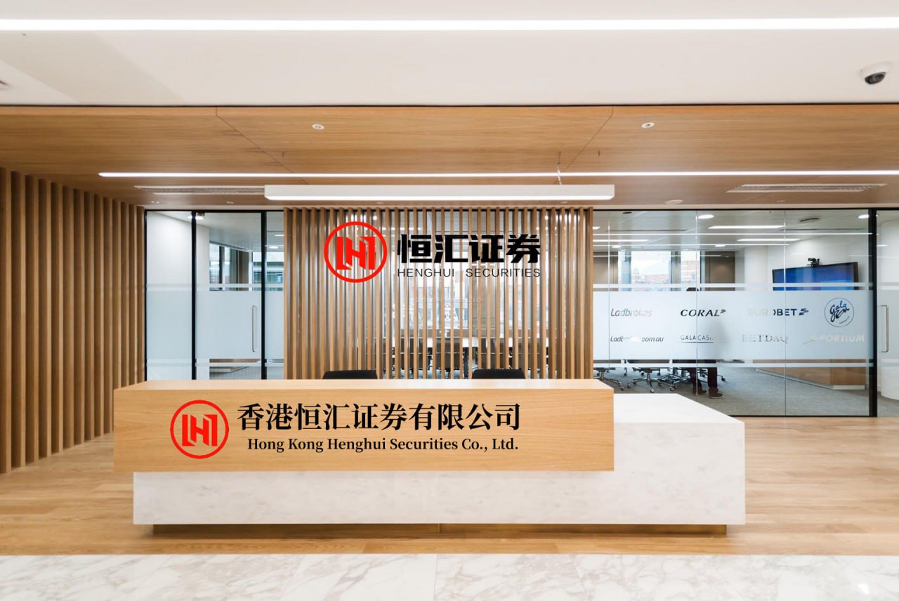 沪深优配APP下载 搞笑段子： 把“多存钱”的壁纸换成了偶像照片，果然消费欲更高了。